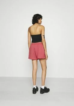 BDG Urban Outfitters CREST EMBROIDERED LOGO - Shorts - Red -BDG Urban Outfitters shop 069ddd3c56864a5fb83c744be8b712fd