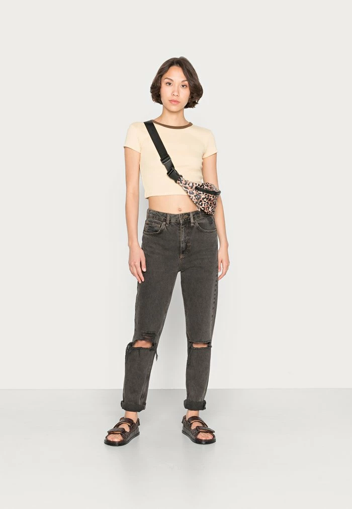 RINGER BABY TEE - Basic T-shirt - ecru BDG Urban Outfitters RINGER BABY TEE - Basic T-shirt - Ecru -BDG Urban Outfitters shop 0a8af7249d99454bb4008ab3acfa89e4