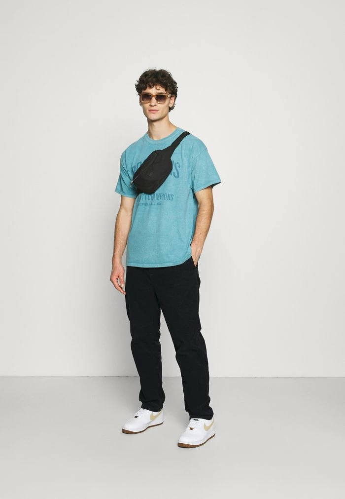 PRINTED TEE UNISEX - Print T-shirt - washed blue BDG Urban Outfitters PRINTED TEE UNISEX - Print T-shirt - Washed Blue -BDG Urban Outfitters shop 0d9ea669ff9e48afb0c0e78027ddb999