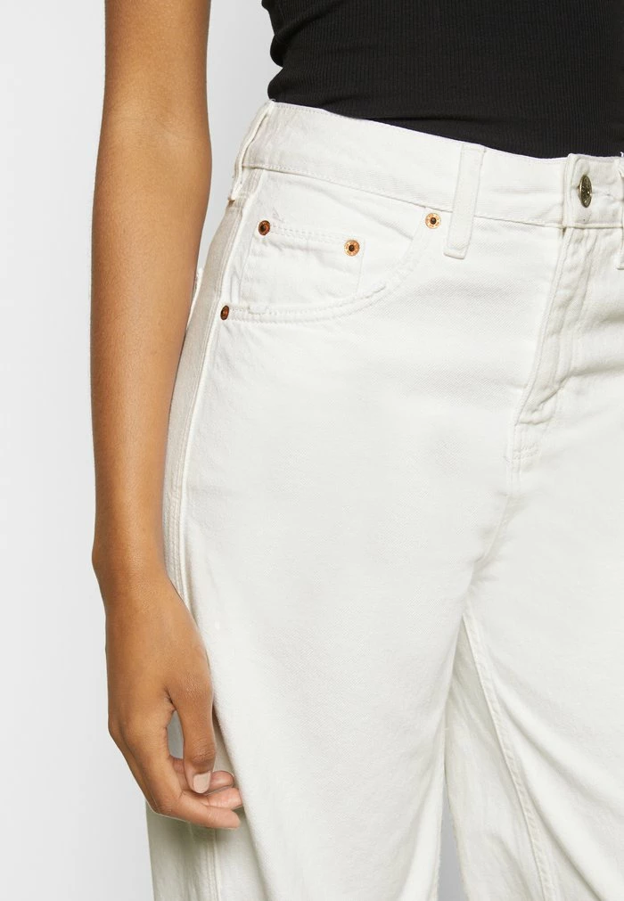 RIP PUDDLE - Relaxed fit jeans - white BDG Urban Outfitters RIP PUDDLE - Relaxed Fit Jeans - White -BDG Urban Outfitters shop 0e6f6190237747e69affdc858b054840