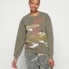 BDG Urban Outfitters DAKOTA EAGLE - Sweatshirt - Khaki 2 BDG Urban Outfitters DAKOTA EAGLE - Sweatshirt - Khaki -BDG Urban Outfitters shop 1f5f012cf2704ba98d6dec9248461f35