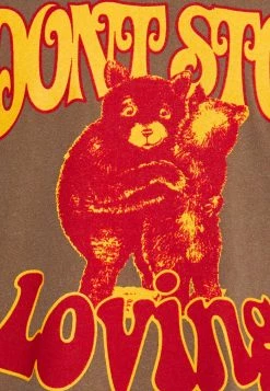 BDG Urban Outfitters DON’T STOP LOVING TEE UNISEX - Print T-shirt - Chocolate -BDG Urban Outfitters shop 2a5462bf13c5491c9e4158d76534ebaa