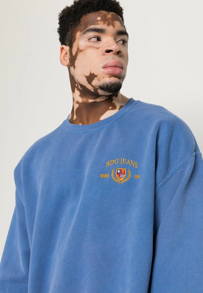 CREST CREW NECK UNISEX - Sweatshirt - blue BDG Urban Outfitters CREST CREW NECK UNISEX - Sweatshirt - Blue -BDG Urban Outfitters shop 2a87c0db4b0a4127bae977209f62e617