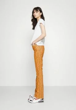 BDG Urban Outfitters FLARE - Trousers - Cream/pink 5 BDG Urban Outfitters FLARE - Trousers - Cream/pink -BDG Urban Outfitters shop 2bf88cb3e5044037ac192b879e543c47