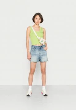 BDG Urban Outfitters RELAX SCOOP TANK - Top - Green -BDG Urban Outfitters shop 35cd7eba3bd74472846b2cfc09d928ab