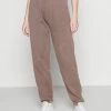 BDG Urban Outfitters OVERDYED JOGGER - Tracksuit Bottoms - Chocolate -BDG Urban Outfitters shop 3653113e00d34812b1dfa061c97dd96f