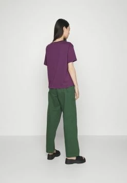 BDG Urban Outfitters FUTURE CELESTIAL TEE - Print T-shirt - Grape -BDG Urban Outfitters shop 37624ced60ad4f2b850bb4865d1d25d9