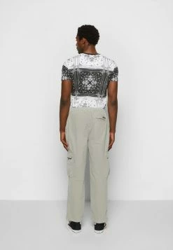 BDG Urban Outfitters PANT - Cargo Trousers - Ecru -BDG Urban Outfitters shop 3a7d40d43aaa40d38c54329435dfba5f