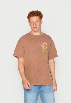 BDG Urban Outfitters GROW YOUR DREAMS TEE UNISEX - Print T-shirt - Chocolate -BDG Urban Outfitters shop 3a9909364b6e40c0999609b5fff0db88