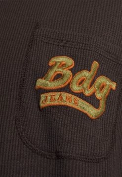 BDG Urban Outfitters TEE UNISEX - Print T-shirt - Brown 4 BDG Urban Outfitters TEE UNISEX - Print T-shirt - Brown -BDG Urban Outfitters shop 3ae2545a87b547c89f0f012522d5c89a