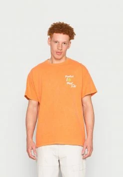 BDG Urban Outfitters PLEASED TO MEET YOU UNISEX - Print T-shirt - Orange -BDG Urban Outfitters shop 3ccbc830ae174e6c99aa03df0961182f