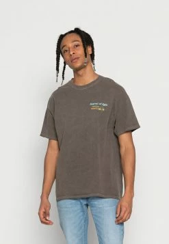 BDG Urban Outfitters GARDEN STATE TEE - Print T-shirt - Chocolate -BDG Urban Outfitters shop 3d83f8a1e3ec40c38301b7c1fdec0a93