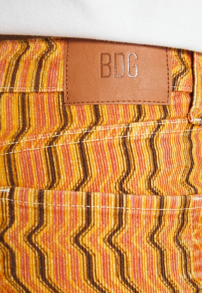 FLARE - Trousers - cream/pink BDG Urban Outfitters FLARE - Trousers - Cream/pink -BDG Urban Outfitters shop 428da8cf61994b9fa018c66df5039a0e