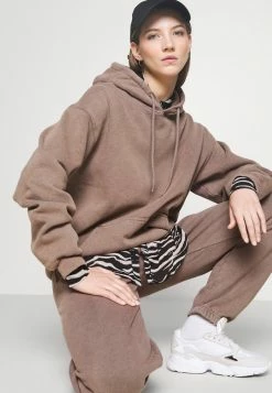 BDG Urban Outfitters OVERDYED JOGGER - Tracksuit Bottoms - Chocolate 5 BDG Urban Outfitters OVERDYED JOGGER - Tracksuit Bottoms - Chocolate -BDG Urban Outfitters shop 4377739da6904e64b74661681613855b