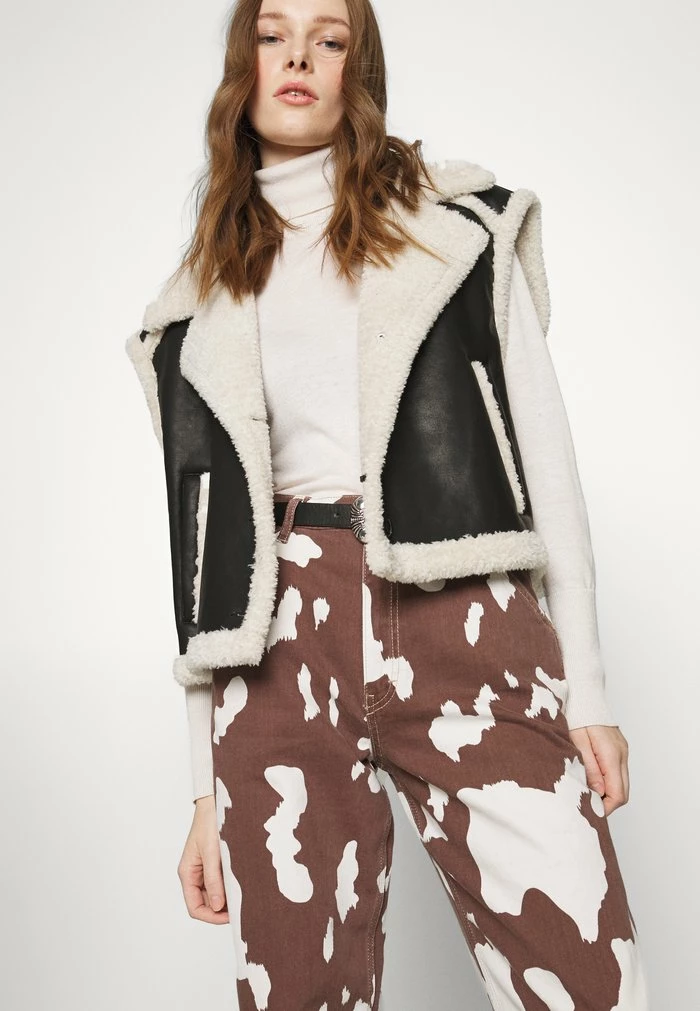 COW JUNO PANT - Straight leg jeans - brown/white BDG Urban Outfitters COW JUNO PANT - Straight Leg Jeans - Brown/white -BDG Urban Outfitters shop 4a91daed723d4be3b0ff04447cf0958b