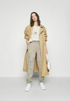 BDG Urban Outfitters shop -BDG Urban Outfitters shop 4d272f58719f4ce6bfbc77aa0e7f28e7