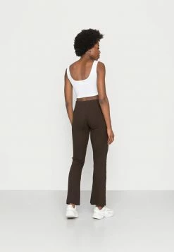 BDG Urban Outfitters ROSIE FLARE - Trousers - Choc -BDG Urban Outfitters shop 4d53ff99ea23486ab35e6b6993dcebbf
