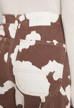 BDG Urban Outfitters COW JUNO PANT - Straight Leg Jeans - Brown/white 8 BDG Urban Outfitters COW JUNO PANT - Straight Leg Jeans - Brown/white -BDG Urban Outfitters shop 51fb785e0b9b46f59ac44a98ae1cb2bf