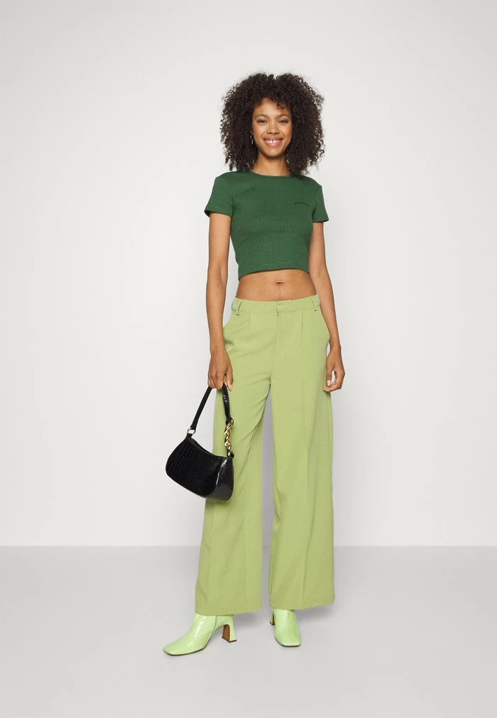 BABY - Basic T-shirt - green BDG Urban Outfitters BABY - Basic T-shirt - Green -BDG Urban Outfitters shop 524a409b6a234f8686e2ecdcb88c2cdf