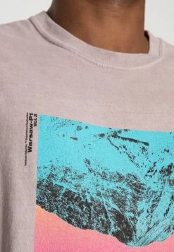 BDG Urban Outfitters MOUNTAINS TEE - Print T-shirt - Lilac -BDG Urban Outfitters shop 5cca2e25f87c44439ea4e30fda2f9e41