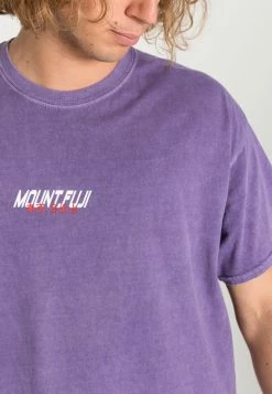 BDG Urban Outfitters MOUNT FUJI TEE UNISEX - Print T-shirt - Purple -BDG Urban Outfitters shop 5f17aa249e46402d835817678730ac7b