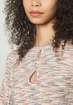 BDG Urban Outfitters CUTOUT SPACEDYE - Jumper - Orange/white -BDG Urban Outfitters shop 5f2c525619424781a68eea01fab377d1