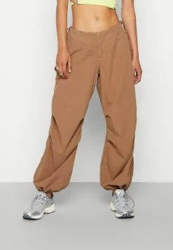 BDG Urban Outfitters BAGGY TECH PANT - Trousers - Camel