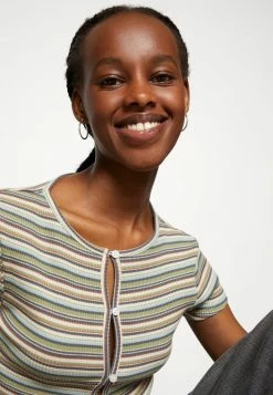 BDG Urban Outfitters BUTTON UP CAP SLEEVE - Print T-shirt - Green 7 BDG Urban Outfitters BUTTON UP CAP SLEEVE - Print T-shirt - Green -BDG Urban Outfitters shop 6995d2217a0e4abab6b653b045704351