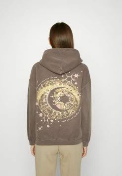 BDG Urban Outfitters MOON CELESTIAL HOODIE - Sweatshirt - Chocolate -BDG Urban Outfitters shop 8523dfba03de4589a7e7a5fa95ae76df