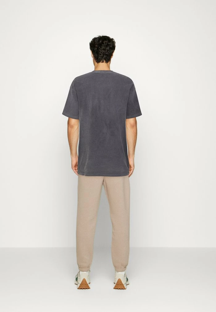 WELCOME TEE UNISEX - Print T-shirt - charcoal BDG Urban Outfitters WELCOME TEE UNISEX - Print T-shirt - Charcoal -BDG Urban Outfitters shop 883bd03c42f244a2855257124237b074