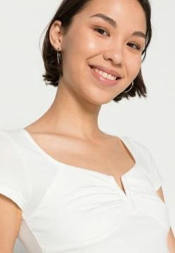 BDG Urban Outfitters CAP SLEEVE HANKY WITH NECK RUCHING - Basic T-shirt - White -BDG Urban Outfitters shop 8a112b1f355642c0a118805c48a4d13a