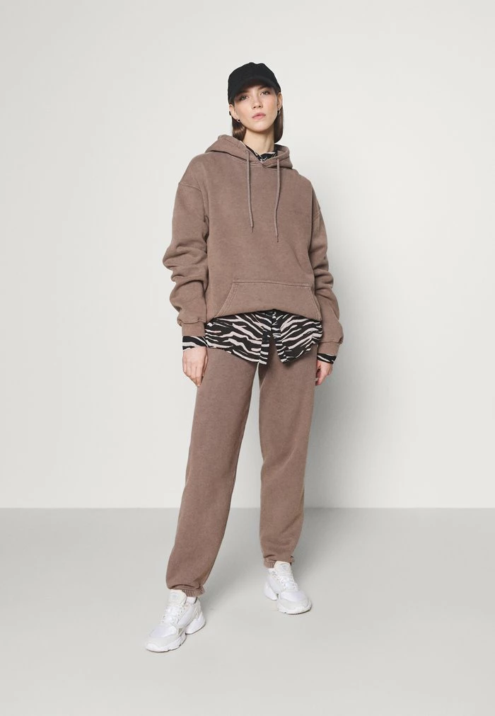 OVERDYED JOGGER - Tracksuit bottoms - chocolate BDG Urban Outfitters OVERDYED JOGGER - Tracksuit Bottoms - Chocolate -BDG Urban Outfitters shop 91b1b9de204148dc9a7a968d06a81473
