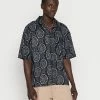 BDG Urban Outfitters PRINTED REVERE SHIRT - Shirt - Black