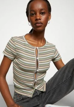 BDG Urban Outfitters BUTTON UP CAP SLEEVE - Print T-shirt - Green 5 BDG Urban Outfitters BUTTON UP CAP SLEEVE - Print T-shirt - Green -BDG Urban Outfitters shop 96aea8e48b4840d6b373fedcf1d7a25d