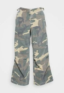 BDG Urban Outfitters CAMO BAGGY TECH PANT - Trousers - Green -BDG Urban Outfitters shop 9f7946a6d2074f3c82689d1c50bbb2f3