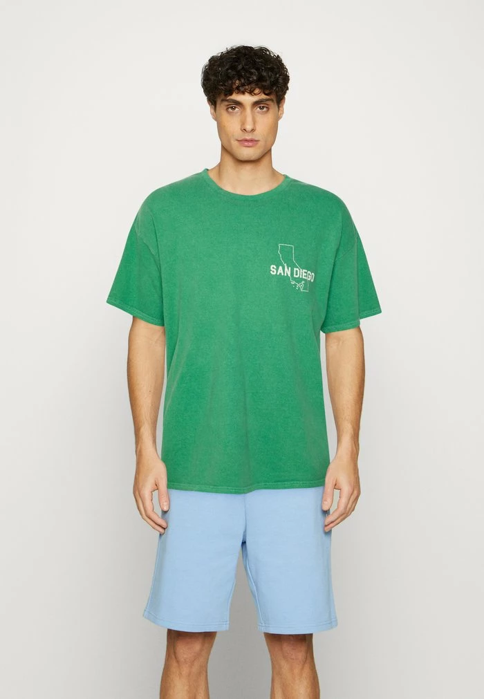 CALIFORNIA MAP TEE UNISEX - Print T-shirt - green BDG Urban Outfitters CALIFORNIA MAP TEE UNISEX - Print T-shirt - Green -BDG Urban Outfitters shop a5be8436eea848ca9e2125e472995a3f