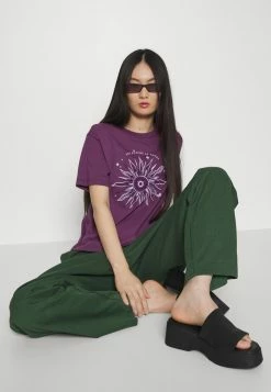 BDG Urban Outfitters FUTURE CELESTIAL TEE - Print T-shirt - Grape -BDG Urban Outfitters shop a90e487ae2a541c7af459eb9cd61b6e4