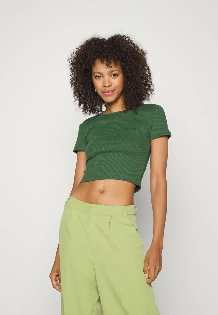 BABY - Basic T-shirt - green BDG Urban Outfitters BABY - Basic T-shirt - Green -BDG Urban Outfitters shop a98aa63a34ab4529a910e5eb3fb8bce5