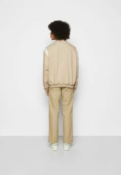 BDG Urban Outfitters DENIM VARSITY JACKET - Light Jacket - Ecru 5 BDG Urban Outfitters DENIM VARSITY JACKET - Light Jacket - Ecru -BDG Urban Outfitters shop a98c15645c3b45c0835728c3e1218dc4