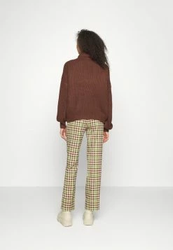BDG Urban Outfitters HALFZIP CROP JUMPER - Jumper - Brown -BDG Urban Outfitters shop ab1b277ccf1a4c24aa5d7169b55f308c