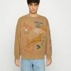 BDG Urban Outfitters JAPAN COLLAGE MAP UNISEX - Sweatshirt - Caramel -BDG Urban Outfitters shop ad7a09cf38c94942a70a7a49ede2e855