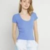 BDG Urban Outfitters SCOOP BABY TEE - Basic T-shirt - Bright Blue
