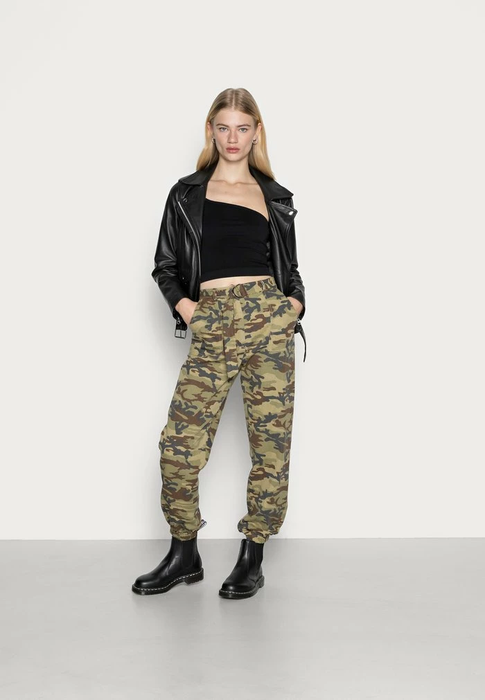 ONE SHOULDER TANK - Top - black BDG Urban Outfitters ONE SHOULDER TANK - Top - Black -BDG Urban Outfitters shop aeca86f3251c46f6a878fdef9aefe1a9