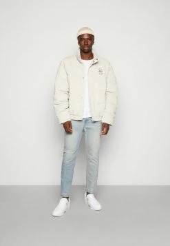 BDG Urban Outfitters VINTAGE DAD JEAN - Jeans Tapered Fit - Dirty Vintage Light Wash 3 BDG Urban Outfitters VINTAGE DAD JEAN - Jeans Tapered Fit - Dirty Vintage Light Wash -BDG Urban Outfitters shop b729d95eb38b4959890d70396c4e7917