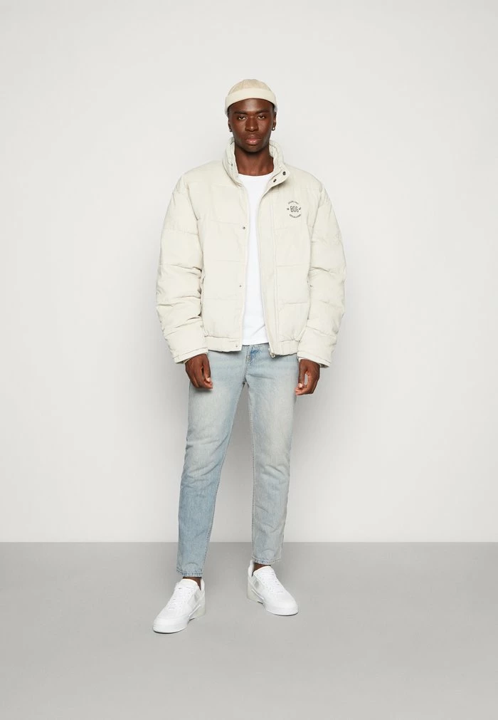 VINTAGE DAD JEAN - Jeans Tapered Fit - dirty vintage light wash BDG Urban Outfitters VINTAGE DAD JEAN - Jeans Tapered Fit - Dirty Vintage Light Wash -BDG Urban Outfitters shop b729d95eb38b4959890d70396c4e7917