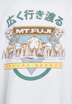 BDG Urban Outfitters MOUNT FUJI TEE UNISEX - Print T-shirt - White -BDG Urban Outfitters shop bc011bab7814485e97e000352abaa42e