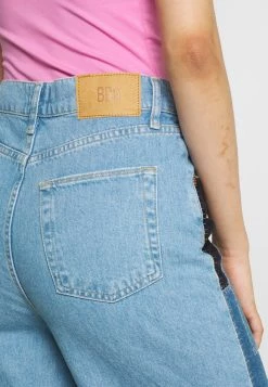 BDG Urban Outfitters PRETTY PATCH PUDDLE - Relaxed Fit Jeans - Blue -BDG Urban Outfitters shop bd4106d779464c82af605a20f06a90da