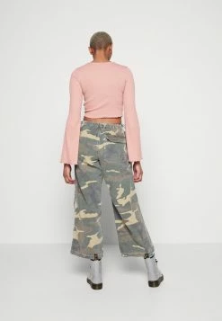 BDG Urban Outfitters CAMO BAGGY TECH PANT - Trousers - Green -BDG Urban Outfitters shop c07e4567cc28470d85c368167c9a7f39