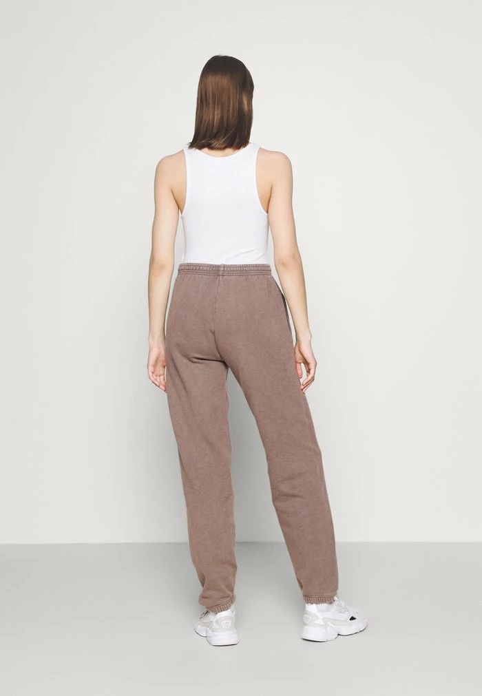 OVERDYED JOGGER - Tracksuit bottoms - chocolate BDG Urban Outfitters OVERDYED JOGGER - Tracksuit Bottoms - Chocolate -BDG Urban Outfitters shop ca62365953f74f8dbf20e08ae1ce3ab0