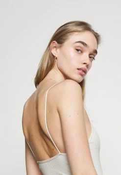 BDG Urban Outfitters BUNGEE STRAP BODY THONG SNAP - Top - White 5 BDG Urban Outfitters BUNGEE STRAP BODY THONG SNAP - Top - White -BDG Urban Outfitters shop d05e424ca8ec491eaf5f313f1dc22b34